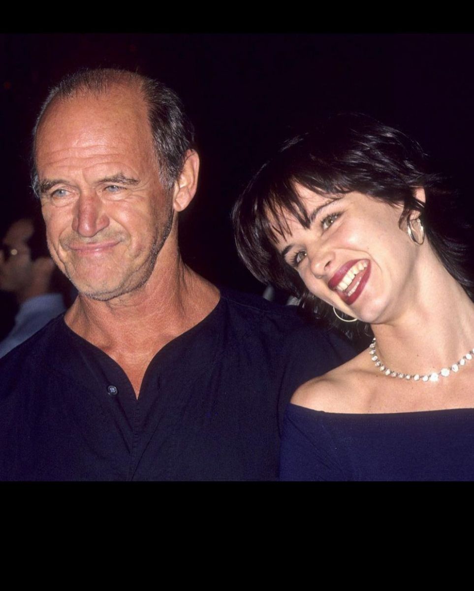 Juliette Lewis and her father Geoffrey Lewis at theÂ premiere of Whatâ€™s Eating Gilbert Grape.